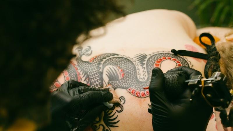 Palm Black Tattoo - Photo 2
